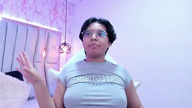 Snapshot of Emmapark_ chatting on March 8, 2025, 12:55 am Emmapark online show from March 8, 2025, 12:55 am