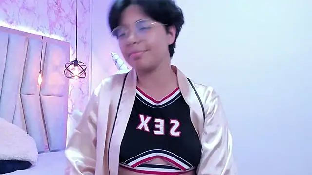 Snapshot of Emmapark_ chatting on March 8, 2025, 9:08 pm Emmapark online show from March 8, 2025, 9:08 pm