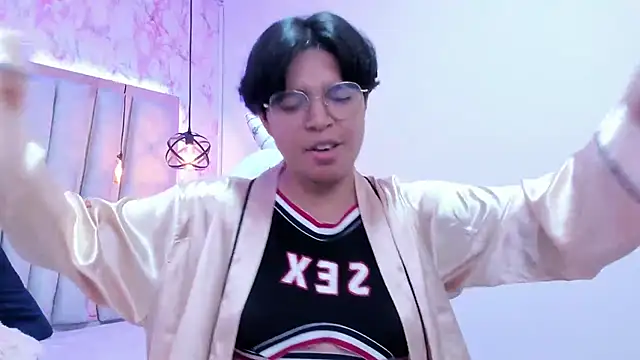 Snapshot of Emmapark_ chatting on March 9, 2025, 12:10 am Emmapark online show from March 9, 2025, 12:10 am