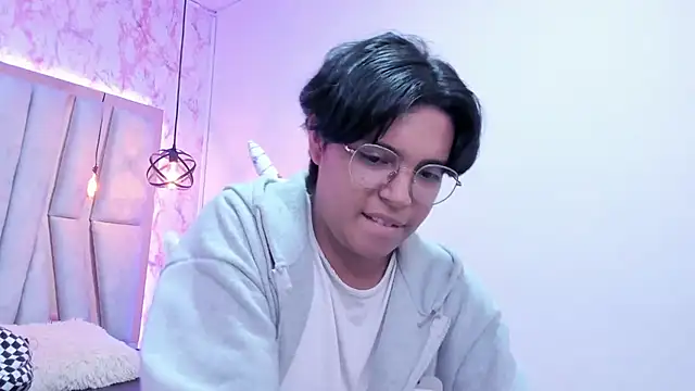 Snapshot of Emmapark_ chatting on March 11, 2025, 7:25 pm Emmapark online show from March 11, 2025, 7:25 pm