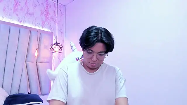 Snapshot of Emmapark_ chatting on March 15, 2025, 1:30 am Emmapark online show from March 15, 2025, 1:30 am