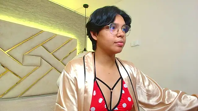 Snapshot of Emmapark_ chatting on March 18, 2025, 12:03 pm Emmapark online show from March 18, 2025, 12:03 pm