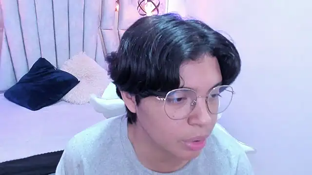 Snapshot of Emmapark_ chatting on March 19, 2025, 2:46 pm Emmapark online show from March 19, 2025, 2:46 pm