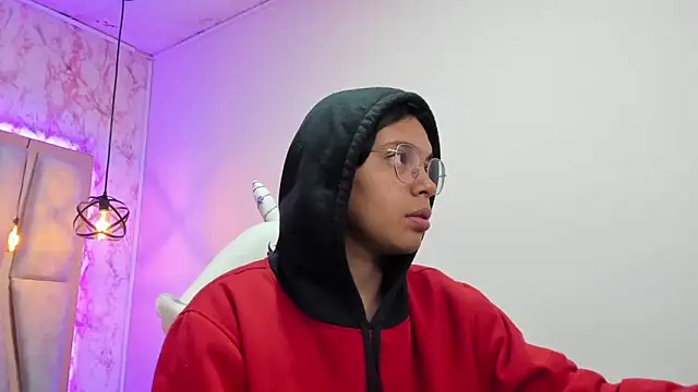 Snapshot of Emmapark_ chatting on March 20, 2025, 11:16 am Emmapark online show from March 20, 2025, 11:16 am