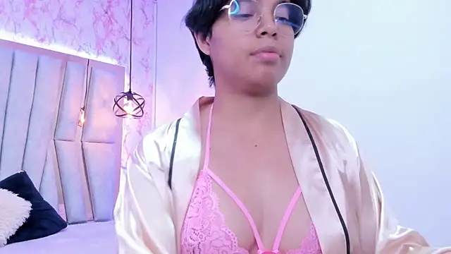 Snapshot of Emmapark_ chatting on March 20, 2025, 2:32 pm Emmapark online show from March 20, 2025, 2:32 pm