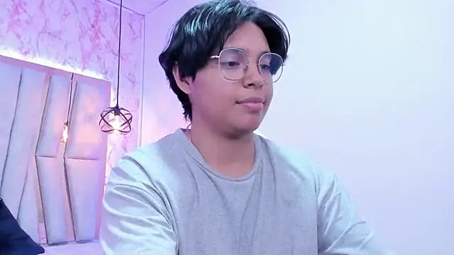 Snapshot of Emmapark_ chatting on March 20, 2025, 5:36 pm Emmapark online show from March 20, 2025, 5:36 pm