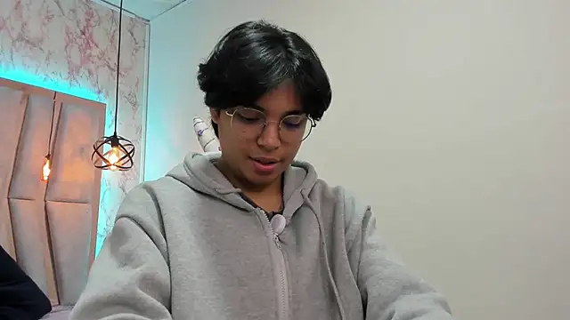 Snapshot of Emmapark_ chatting on March 21, 2025, 11:22 am Emmapark online show from March 21, 2025, 11:22 am