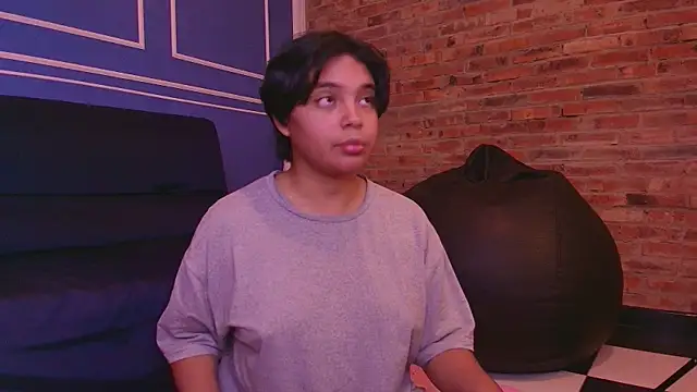 Snapshot of Emmapark_ chatting on November 3, 2025, 2:02 am Emmapark online show from November 3, 2025, 2:02 am