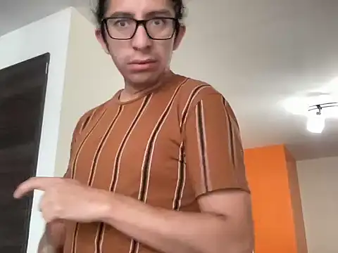 littlelatinhunter online show from October 28, 2025, 12:19 pm