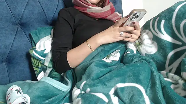 Jen jennyy1 online show from December 15, 2024, 8:04 pm