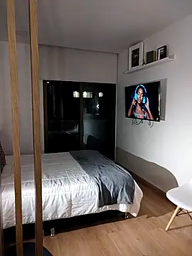 Charlotte Bayron online show from October 31, 2025, 1:17 am