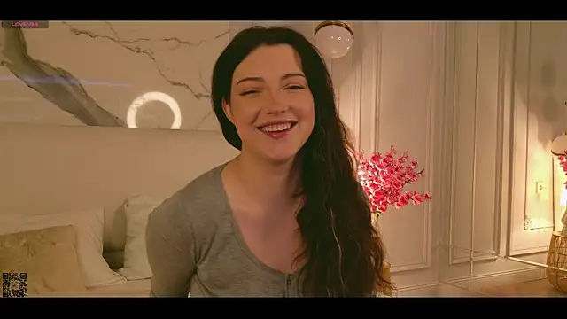 Miley Smile online show from October 5, 2025, 5:39 am