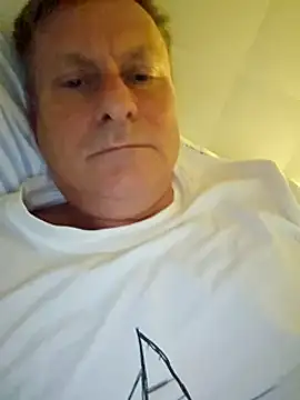 Snapshot of johnnym1 chatting on March 13, 2025, 5:54 am johnnym1 online show from March 13, 2025, 5:54 am