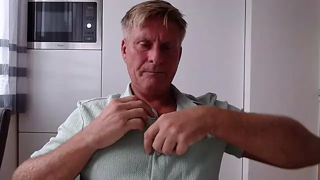 Snapshot of johnnym1 chatting on September 12, 2025, 1:55 pm johnnym1 online show from September 12, 2025, 1:55 pm