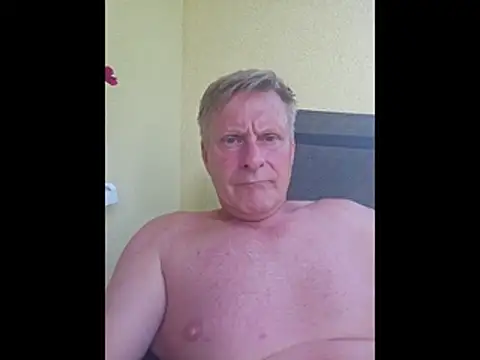Snapshot of johnnym1 chatting on June 25, 2026, 2:32 pm johnnym1 online show from June 25, 2026, 2:32 pm