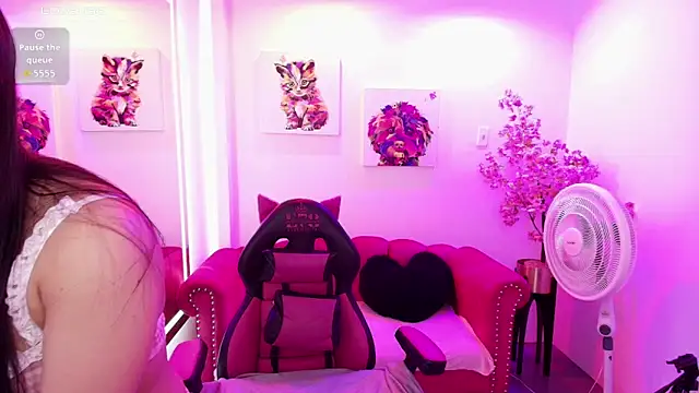 Miss dolly  online show from March 16, 2026, 12:31 pm