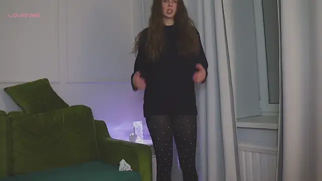 Sereta Finn online show from December 4, 2024, 2:04 pm