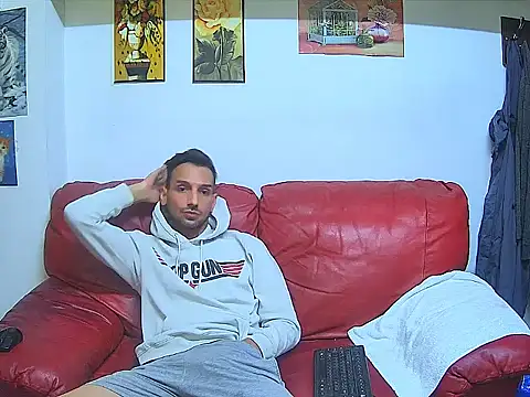 Snapshot of GiorgieUps chatting on October 7, 2025, 10:18 pm GiorgieUps online show from October 7, 2025, 10:18 pm