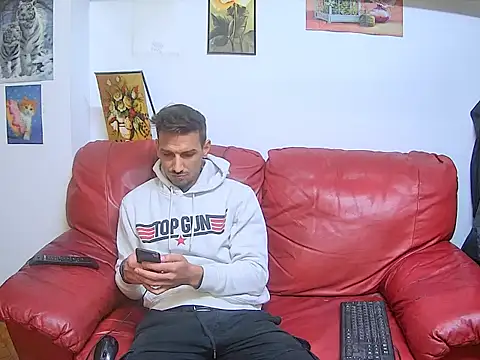 Snapshot of GiorgieUps chatting on October 27, 2025, 2:15 am GiorgieUps online show from October 27, 2025, 2:15 am