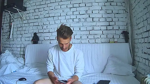 Snapshot of GiorgieUps chatting on November 9, 2025, 9:51 am GiorgieUps online show from November 9, 2025, 9:51 am