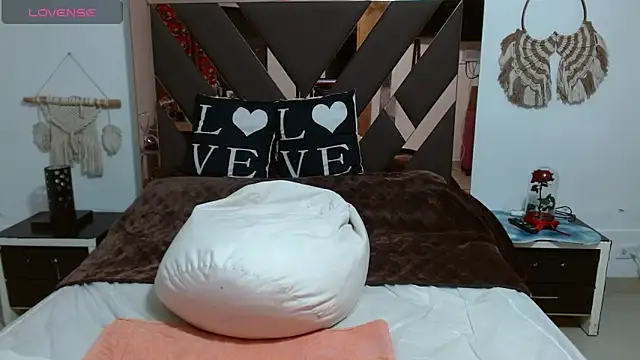 lindaesmeralda online show from January 9, 2025, 10:20 am