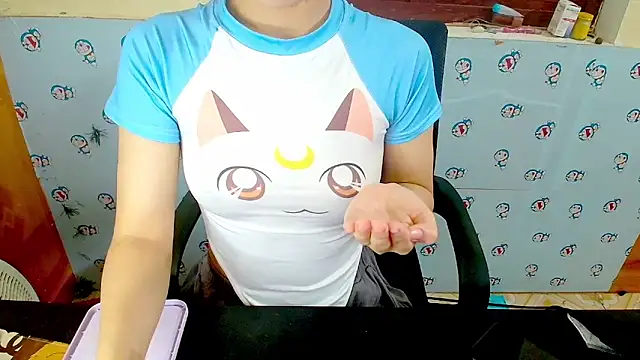   Saphia   online show from December 15, 2025, 12:59 am