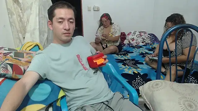 Snapshot of mademooms chatting on September 28, 2025, 4:07 am mademooms online show from September 28, 2025, 4:07 am