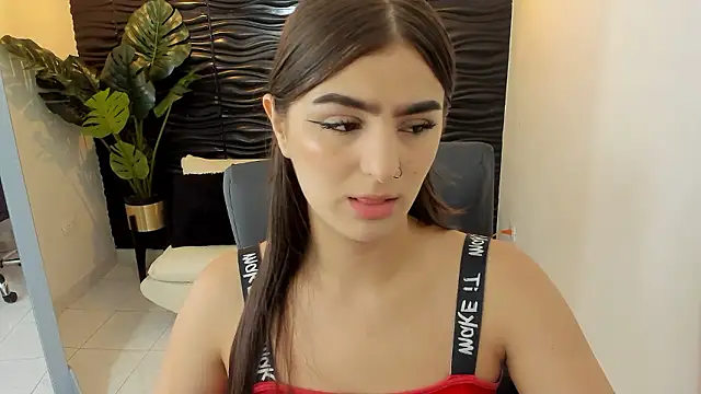 Snapshot of sofia_44 chatting on December 7, 2024, 12:35 pm sofia 44 online show from December 7, 2024, 12:35 pm