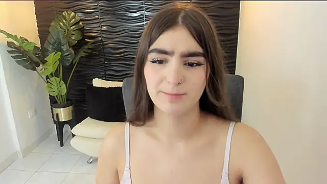 Snapshot of sofia_44 chatting on February 10, 2025, 1:33 pm sofia 44 online show from February 10, 2025, 1:33 pm