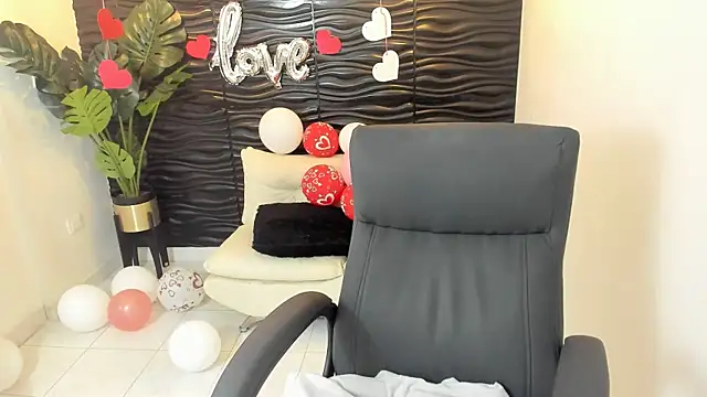 Snapshot of sofia_44 chatting on February 18, 2025, 3:54 pm sofia 44 online show from February 18, 2025, 3:54 pm