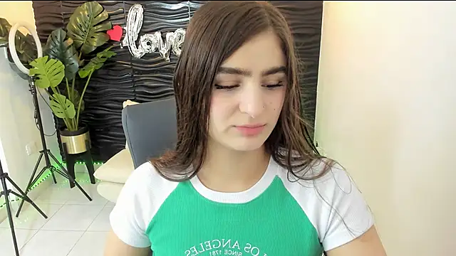 Snapshot of sofia_44 chatting on March 21, 2025, 1:12 pm sofia 44 online show from March 21, 2025, 1:12 pm