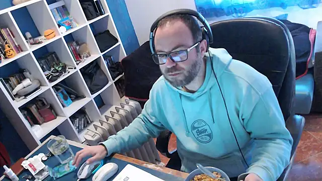 ravingr4d4 online show from February 3, 2025, 9:08 am