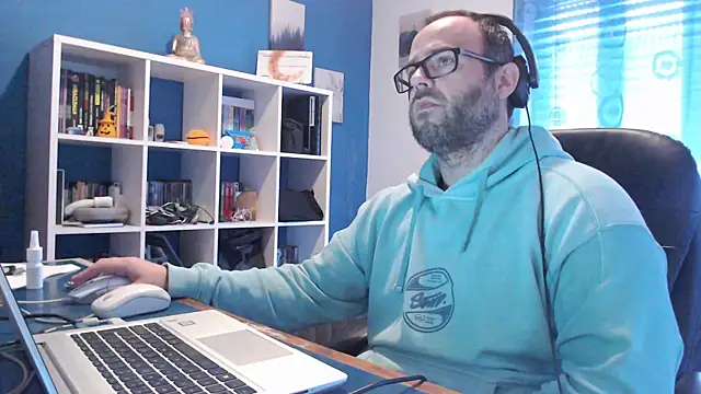 ravingr4d4 online show from February 4, 2025, 12:11 pm