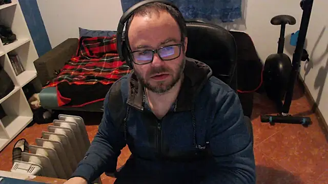ravingr4d4 online show from February 6, 2025, 9:49 pm