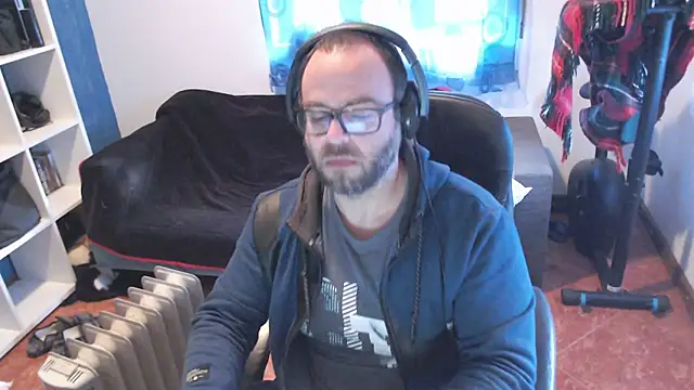 ravingr4d4 online show from February 7, 2025, 3:08 pm