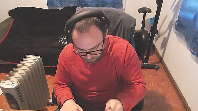 ravingr4d4 online show from February 14, 2025, 12:14 pm