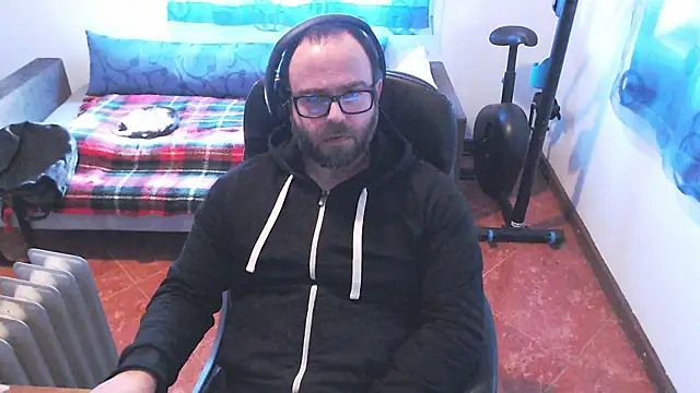 ravingr4d4 online show from February 16, 2025, 2:43 pm