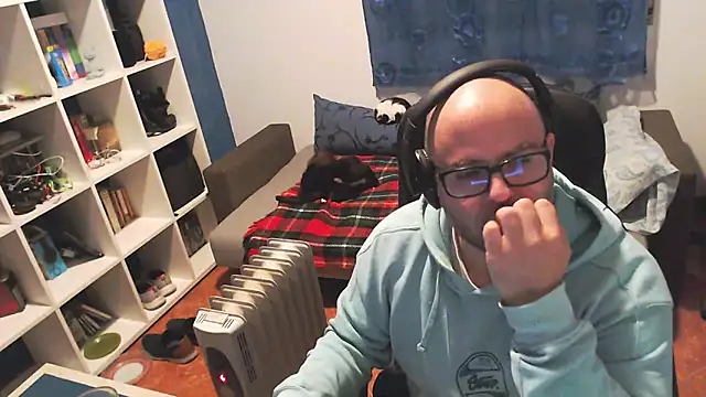 ravingr4d4 online show from February 23, 2025, 9:16 pm