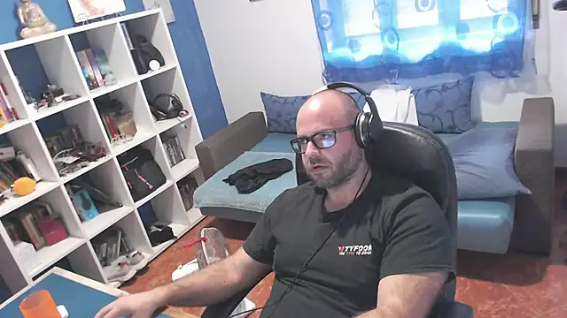 ravingr4d4 online show from October 21, 2025, 9:43 am