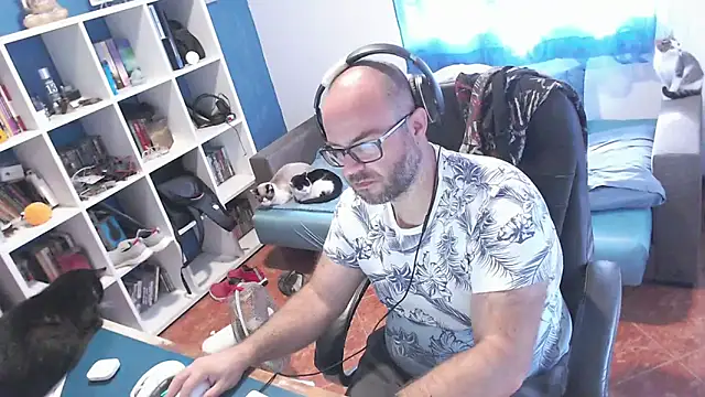 ravingr4d4 online show from October 23, 2025, 10:47 am