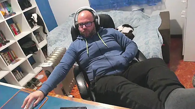 ravingr4d4 online show from February 10, 2026, 10:14 pm