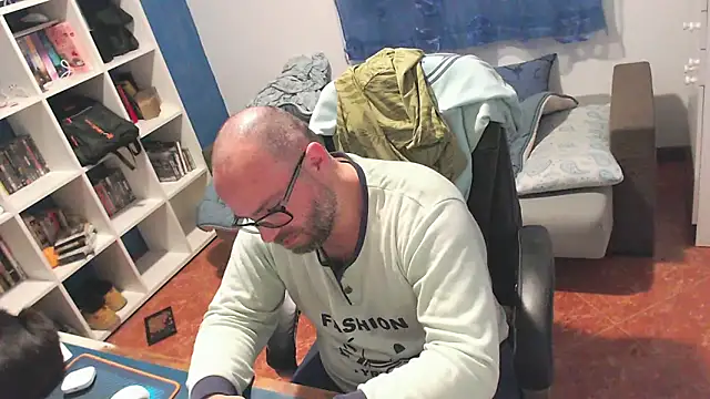 ravingr4d4 online show from March 12, 2026, 12:28 am