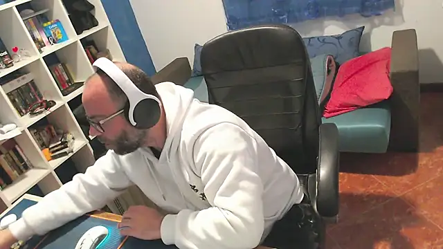 ravingr4d4 online show from March 28, 2026, 9:14 pm