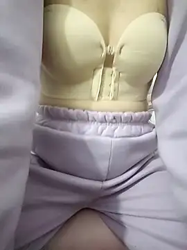 SweetGirl2k2 online show from December 27, 2024, 8:45 am