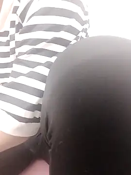 SweetGirl2k2 online show from February 3, 2025, 2:47 am