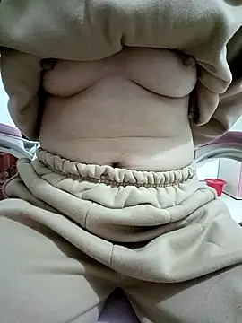 SweetGirl2k2 online show from February 18, 2025, 8:58 pm