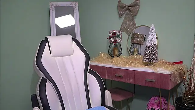 CelineConner online show from December 16, 2024, 8:09 am