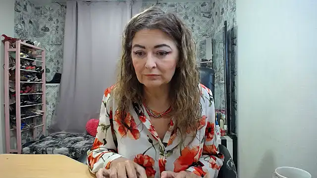 Snapshot of Helen1974 chatting on June 2, 2026, 10:12 pm Helen1974 online show from June 2, 2026, 10:12 pm