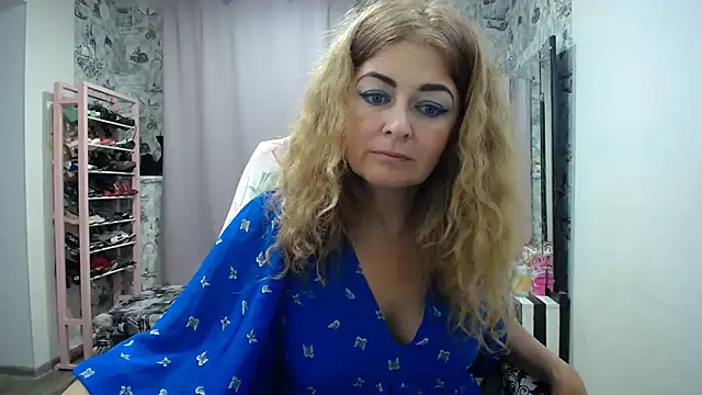 Snapshot of Helen1974 chatting on July 10, 2026, 9:39 pm Helen1974 online show from July 10, 2026, 9:39 pm
