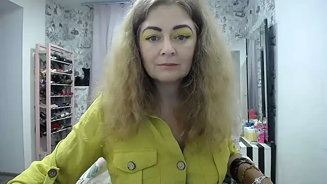 Snapshot of Helen1974 chatting on July 14, 2026, 2:05 am Helen1974 online show from July 14, 2026, 2:05 am